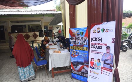 Hari Bhayangkara ke - 80 Polres Bondowoso Gelar Khitan Massal dan Cek Kesehatan Gratis